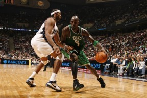 02年韩日成为巅峰-生死15秒改写NBA剧本，巴特勒遭规则绝杀独行侠爆冷玄机暗藏